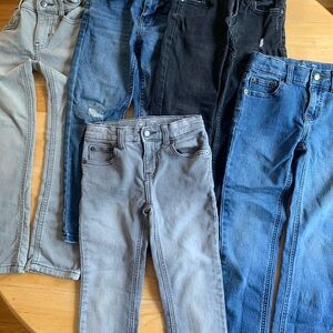 Get a head start on back to school shopping! 5 pairs size 6. Gently worn